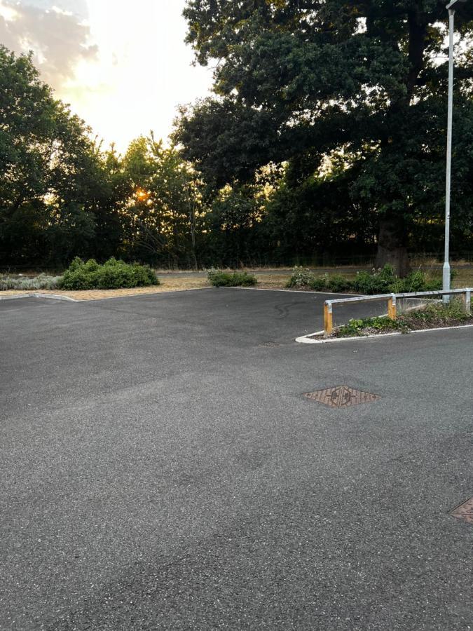 North Colchester Homestay Mile End ภายนอก รูปภาพ